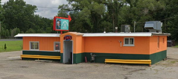 A&W Restaurant - Dowagiac - 724 N Front St (newer photo)